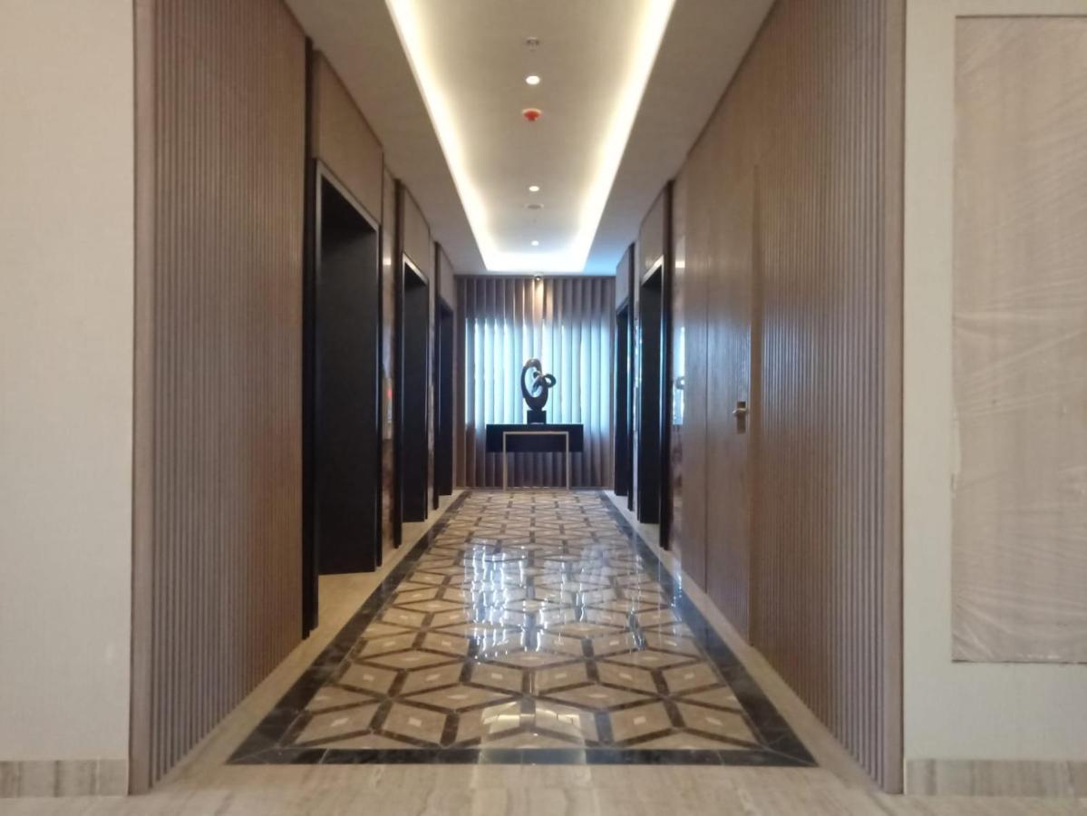 Bess Mansion Hotel Surabaya Wonotjolo Esterno foto
