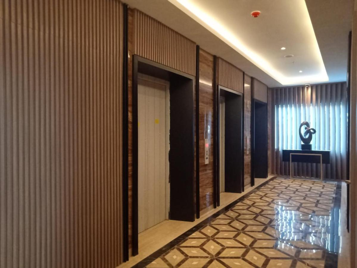 Bess Mansion Hotel Surabaya Wonotjolo Esterno foto