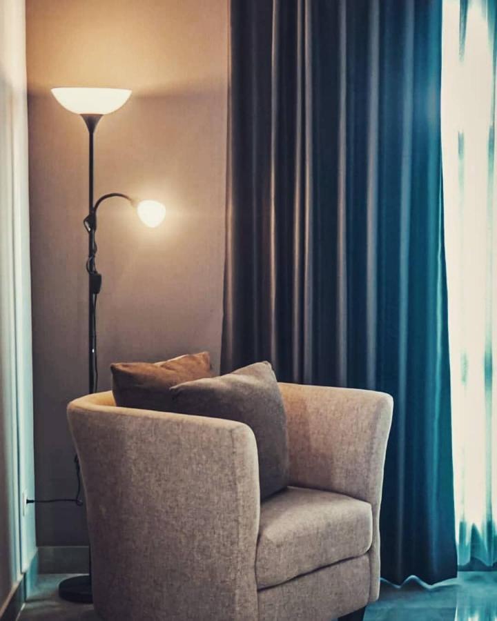 Bess Mansion Hotel Surabaya Wonotjolo Esterno foto