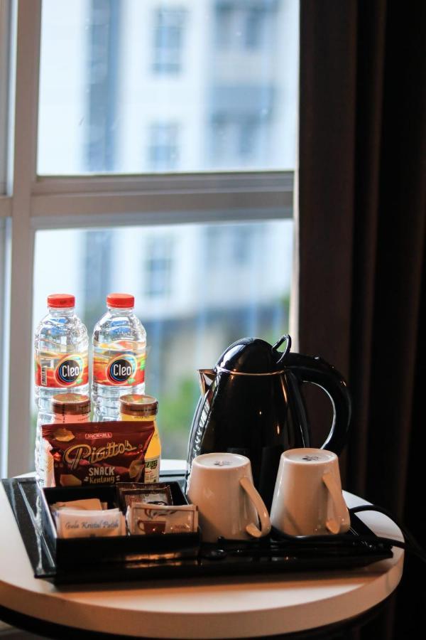 Bess Mansion Hotel Surabaya Wonotjolo Esterno foto