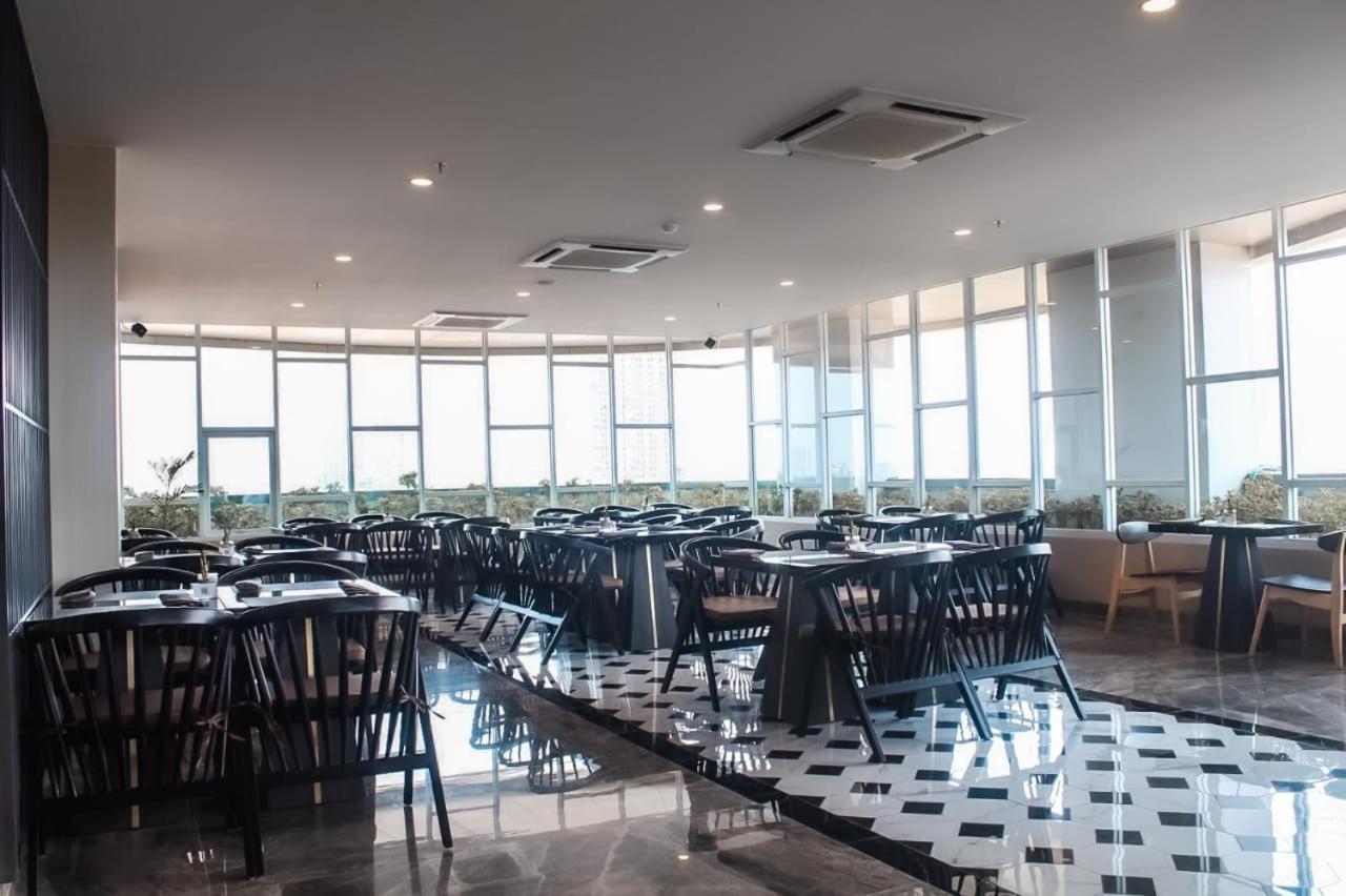 Bess Mansion Hotel Surabaya Wonotjolo Esterno foto