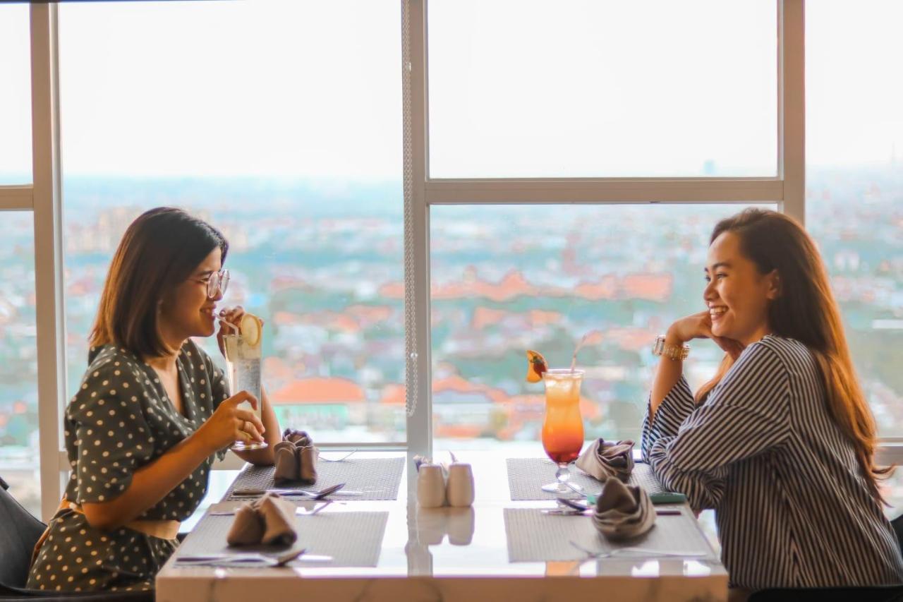 Bess Mansion Hotel Surabaya Wonotjolo Esterno foto