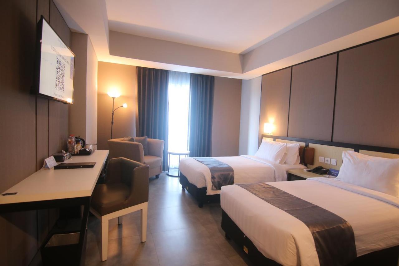 Bess Mansion Hotel Surabaya Wonotjolo Esterno foto